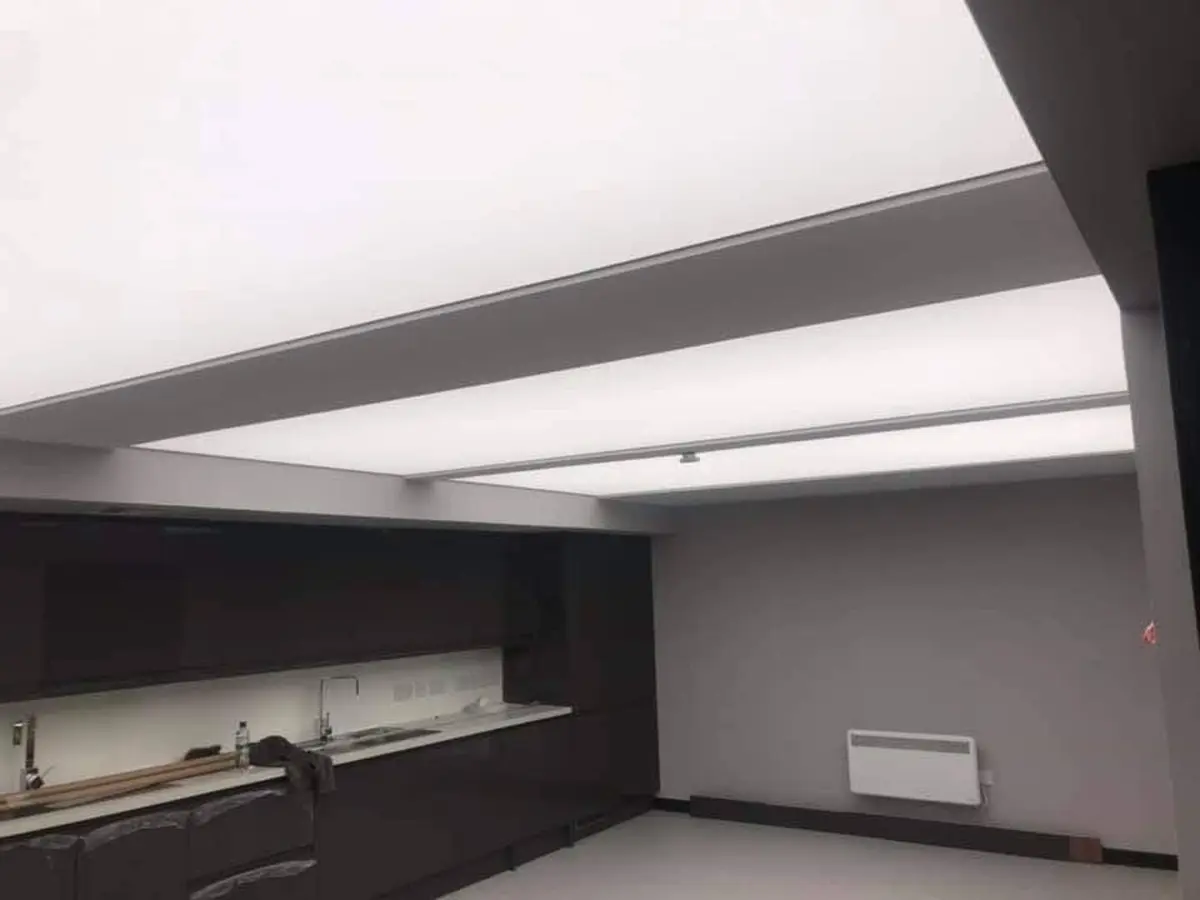Mūsų įrengtos didelio ploto šviečiančios lubos